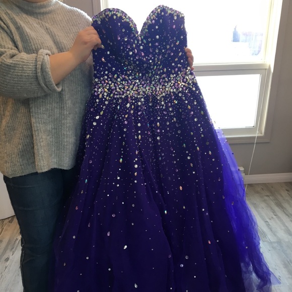 Graduation/formal gown - Picture 3 of 6